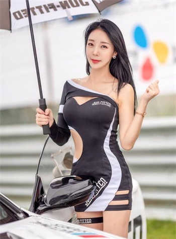 魔镜号抱着婴儿的妈妈