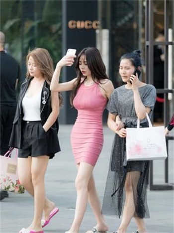 狗狗蝴蝶结怎么拔出来