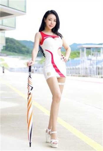 胸大的女友帮我打奶泡
