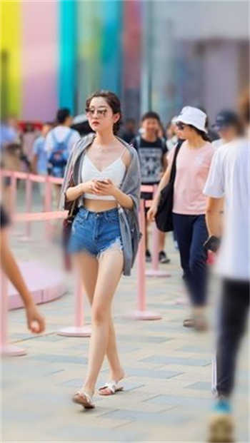 男女一起爬山能牵手吗