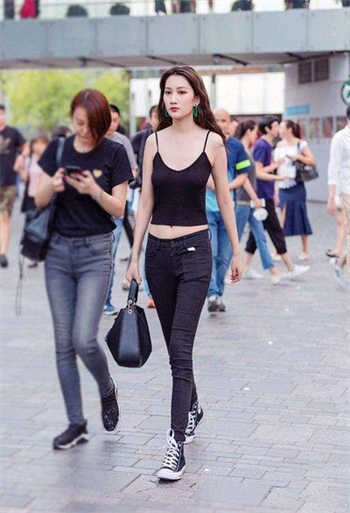 抖音墨镜卡点视频女主角