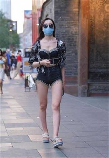 《》by一只白兔糖