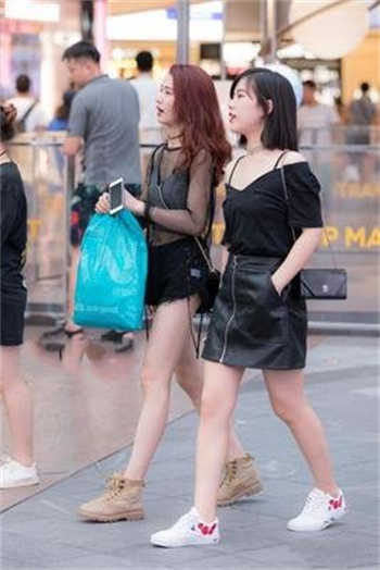 兄弟们求个网站谢谢啦