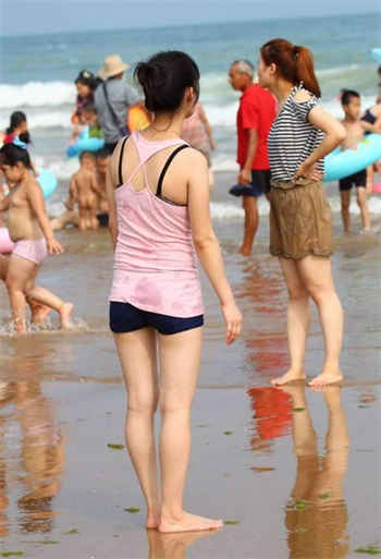 妻子让无能老公陪领导吃饭