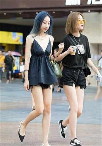 两个黑道大佬互攻