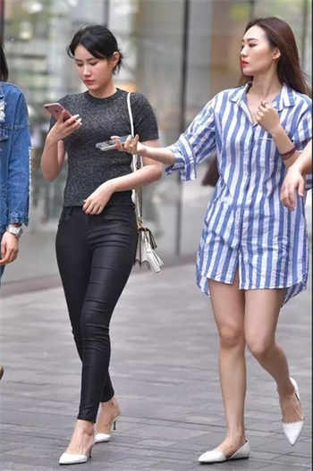 撤开她的衣服游戏