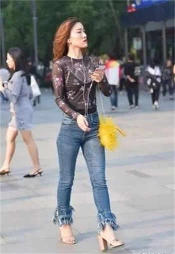 我在保险公司小丽