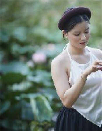 女的被狗锁住去医院