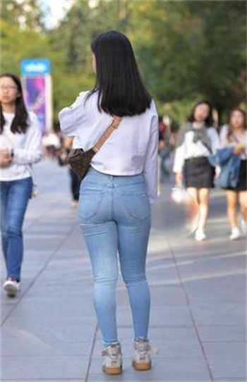 狗狗蝴蝶结怎么拔出来
