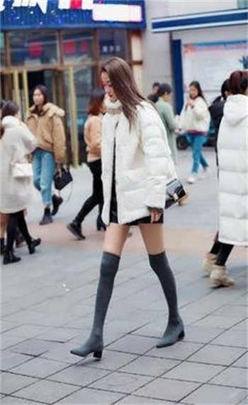 女人叫男人上门维修空调